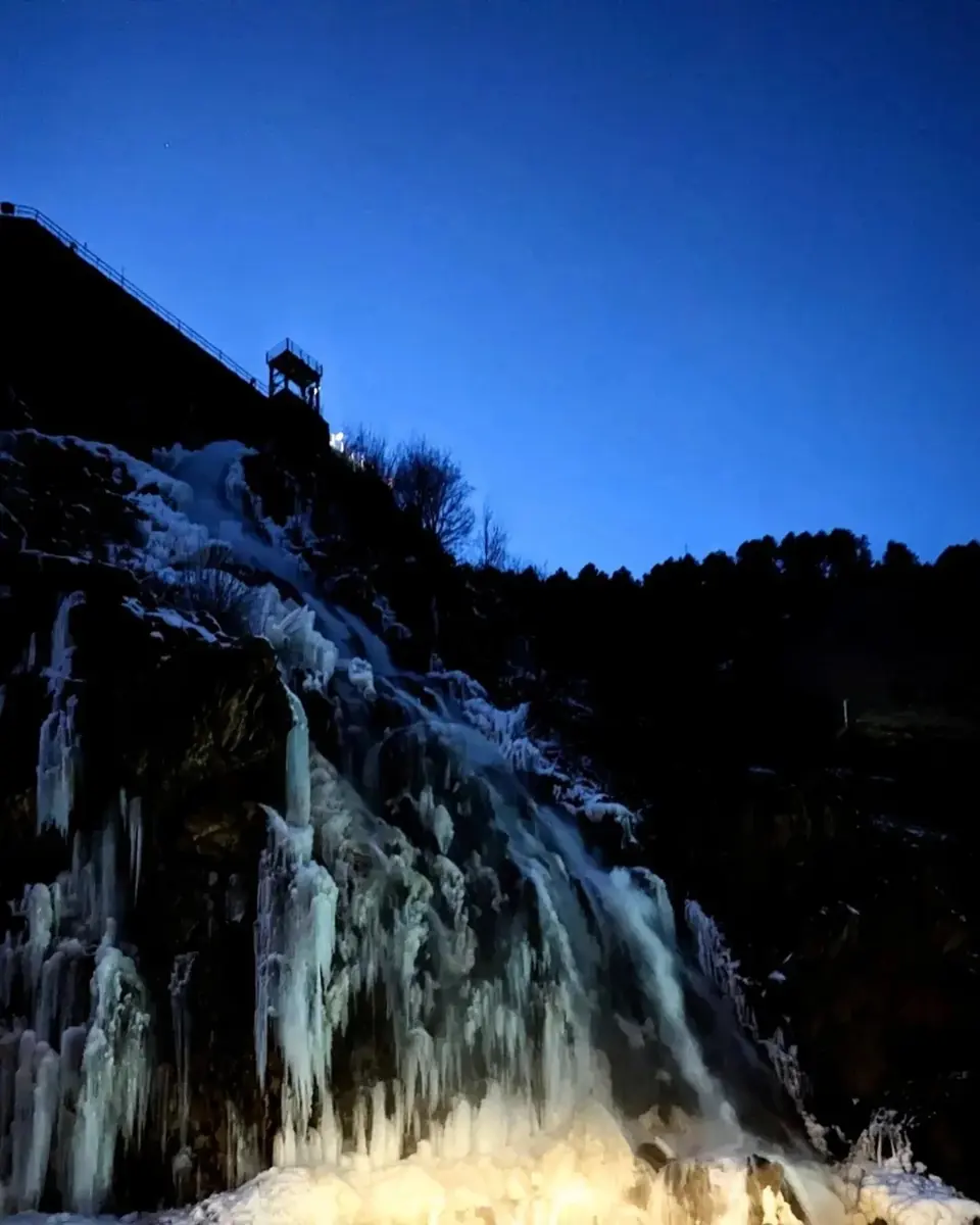 A waterfall that decided to stand still for the winter.